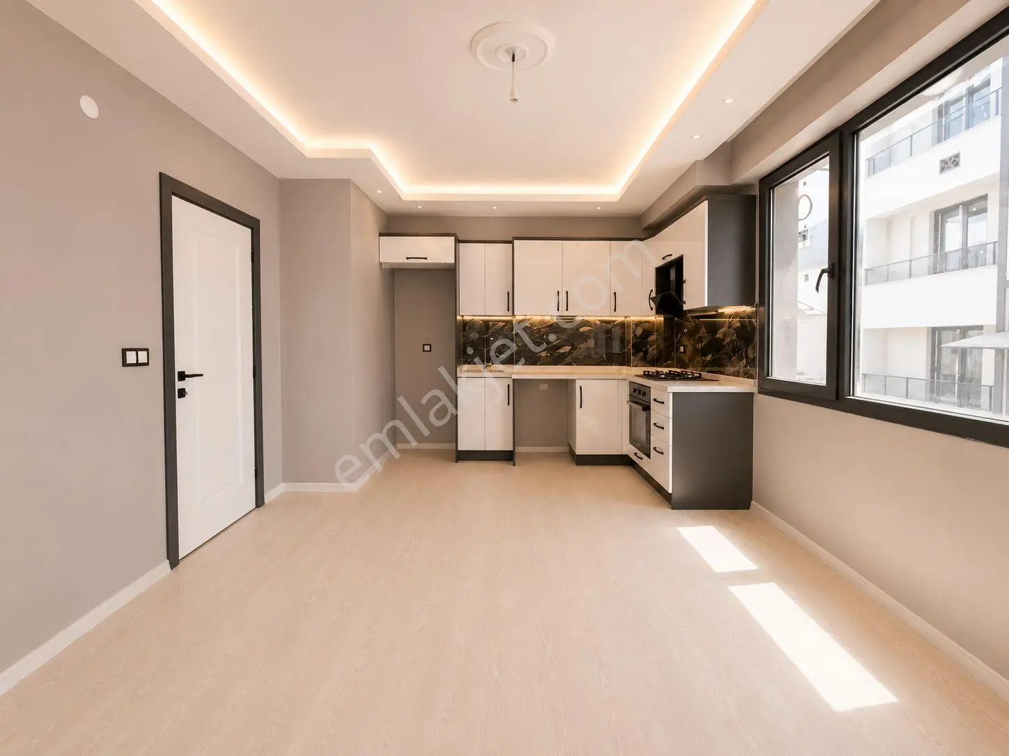 Yüksel'den Kadıköy'de Yerden Isıtma Kapalı Otoparklı 1+1 Daire — fotoğraf 3