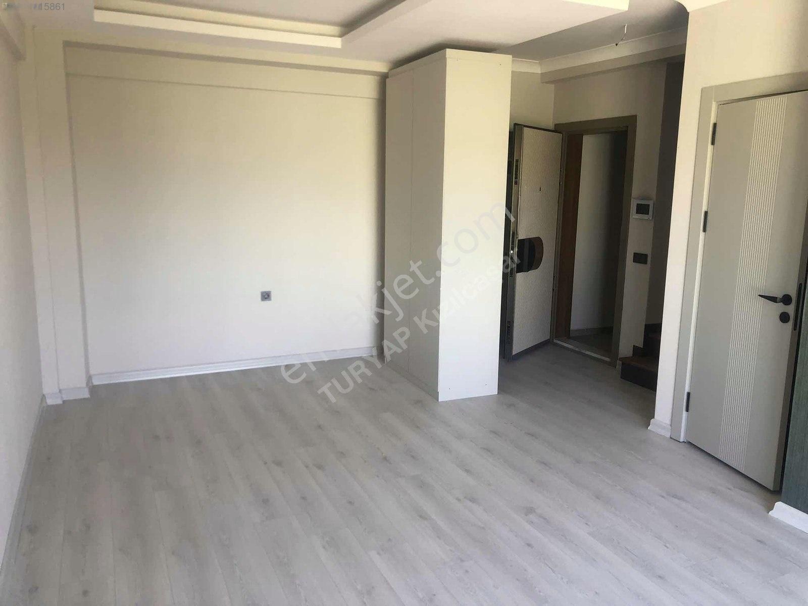 Güvenlikli Site, Şerefiyesi Yüksek, Bağımsız Mutfak Satılık 2+1 — fotoğraf 2