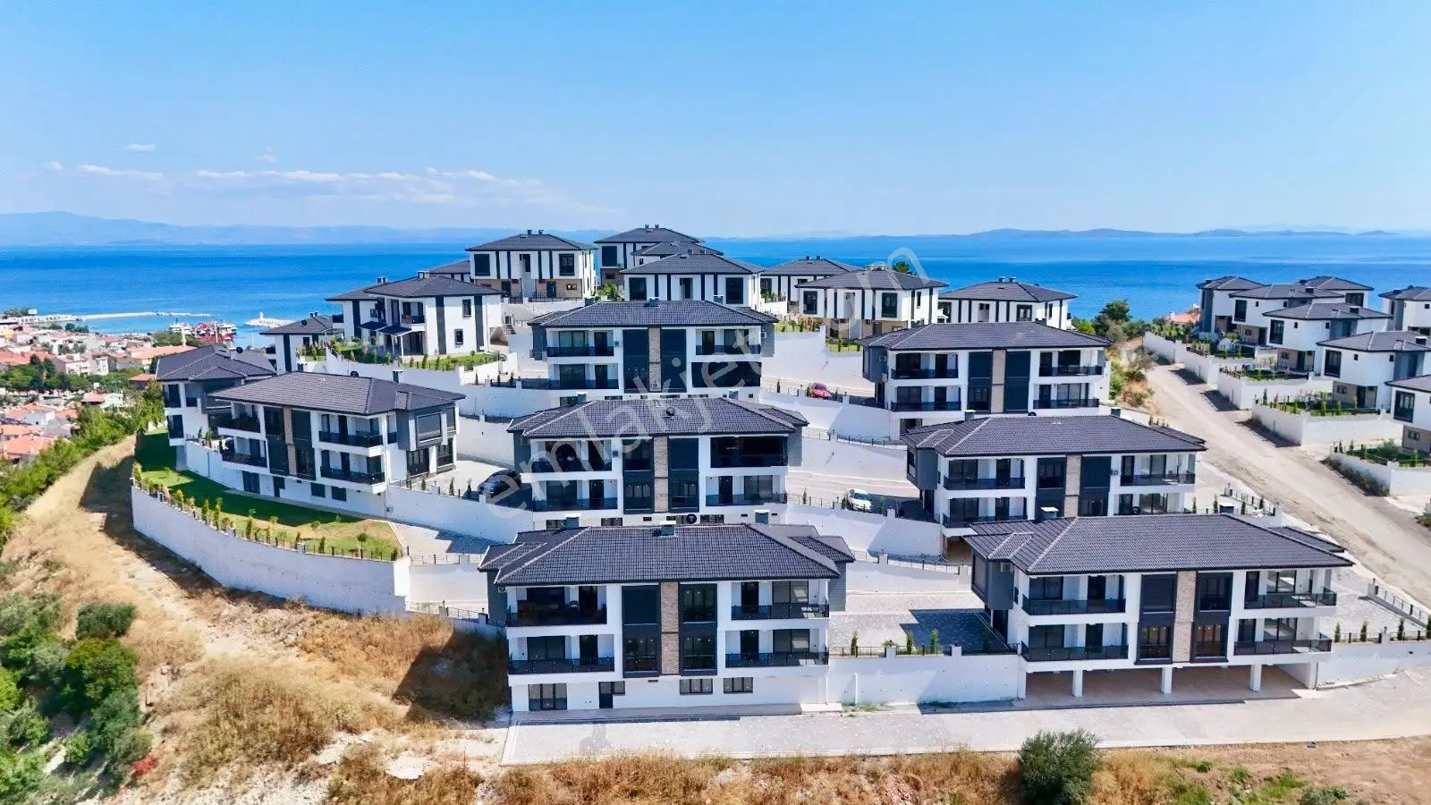 ꧁ay Emlaktan꧂küçükkuyu'da Lebi Derya Deniz Manzaralı Kazdağları Eteklerinde Ayrı Mutfak 2+1 Daire — fotoğraf 2