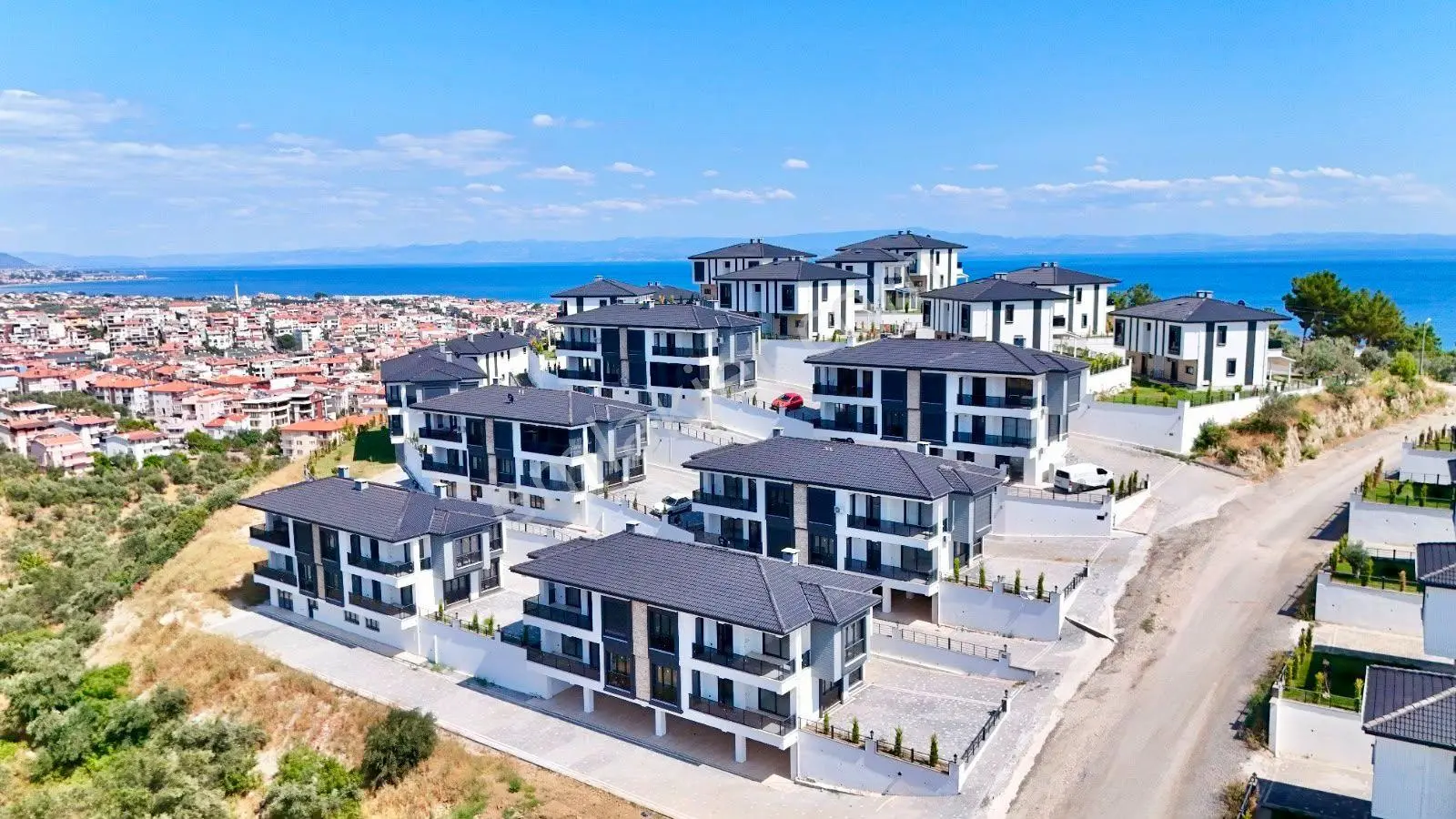꧁ay Emlaktan꧂küçükkuyu'da Lebi Derya Deniz Manzaralı Kazdağları Eteklerinde Ayrı Mutfak 2+1 Daire — fotoğraf 3