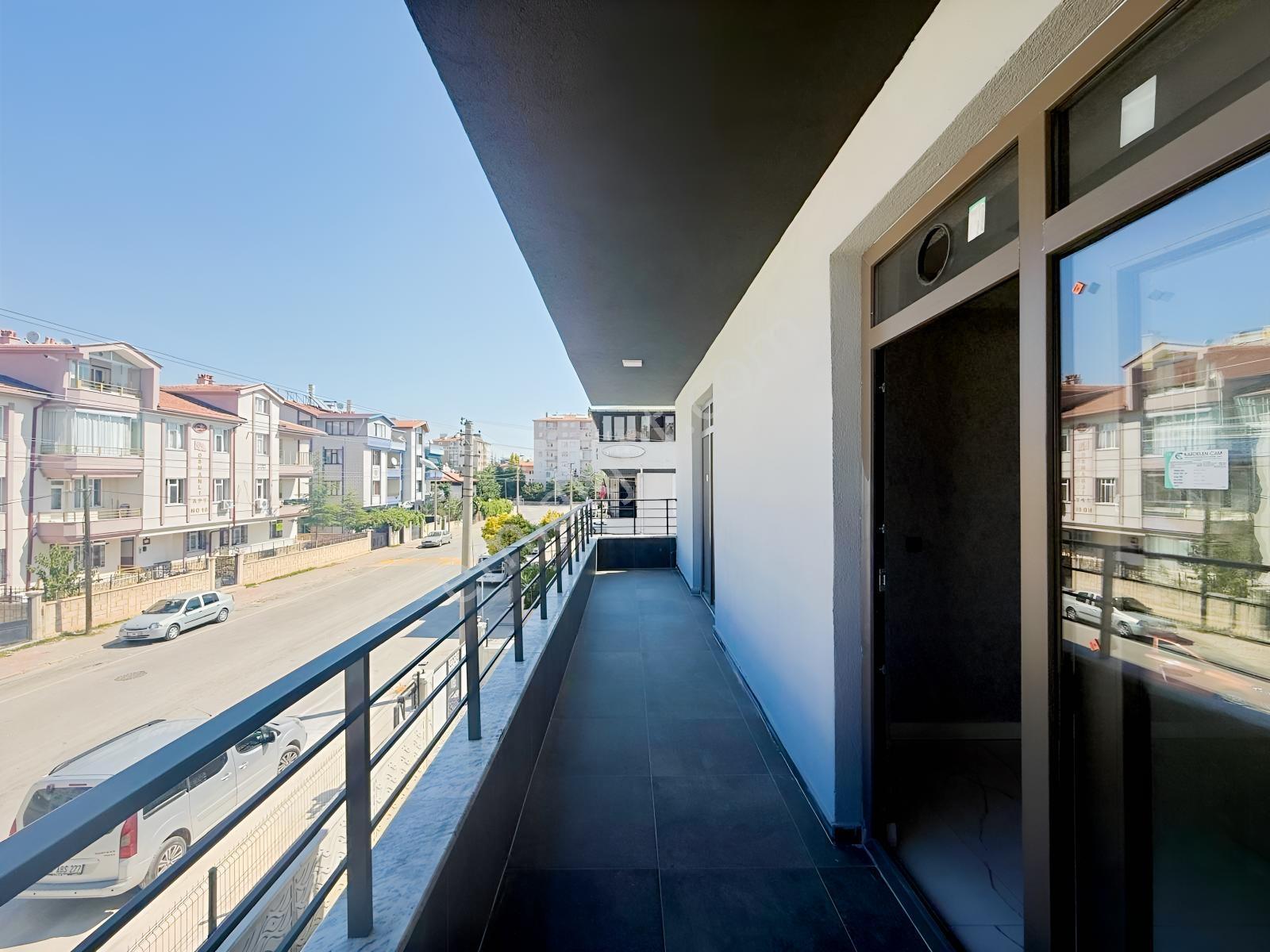 Tramvaya Yakın Dumlupınarda 2+1 Geniş Satılık Daire — fotoğraf 10