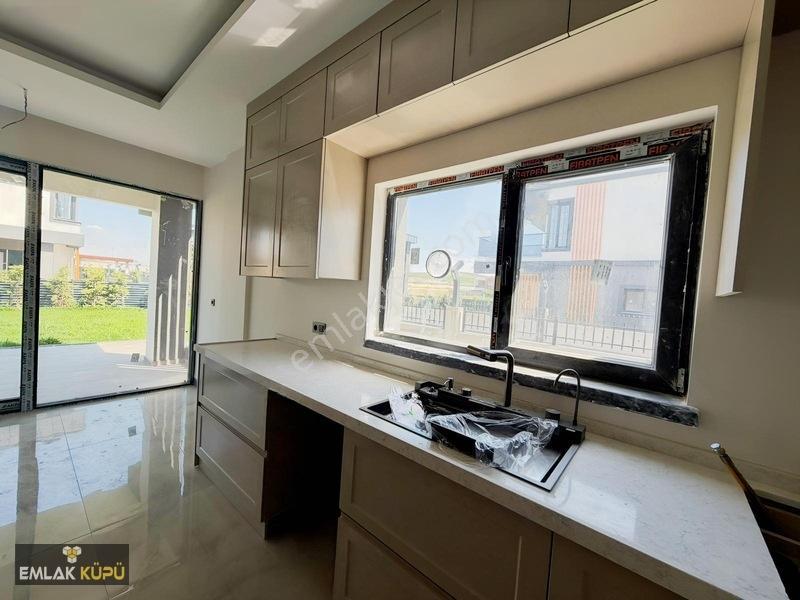 Bağlıca Mahallesi Satılık 5+1 Site İçinde Geniş Bahçeli Villa — fotoğraf 2