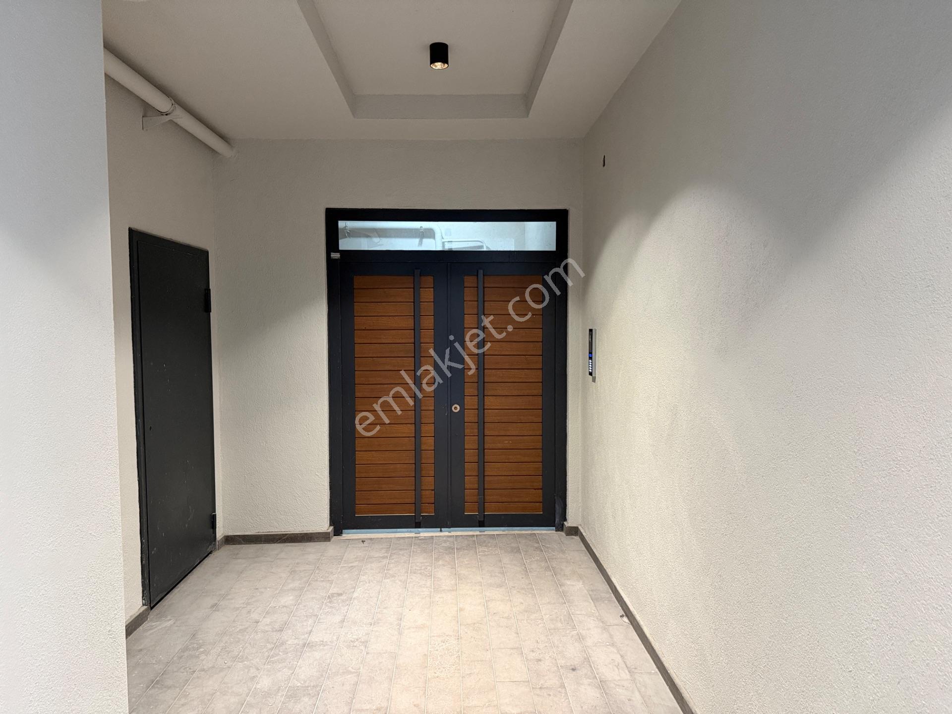 Yeni İzmir Cad Üzerinde Satılık Arakat 3+1 Daire — fotoğraf 6