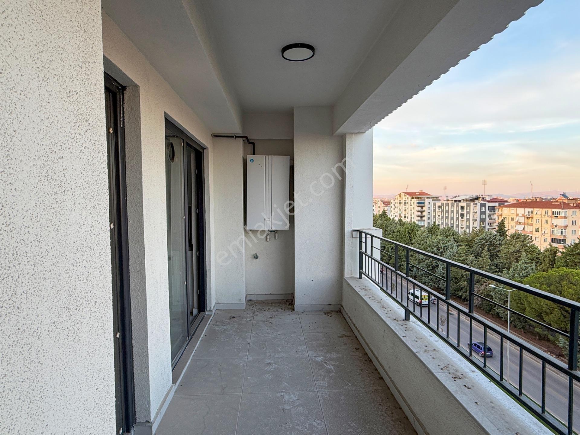 Yeni İzmir Cad Üzerinde Satılık Arakat 3+1 Daire — fotoğraf 11