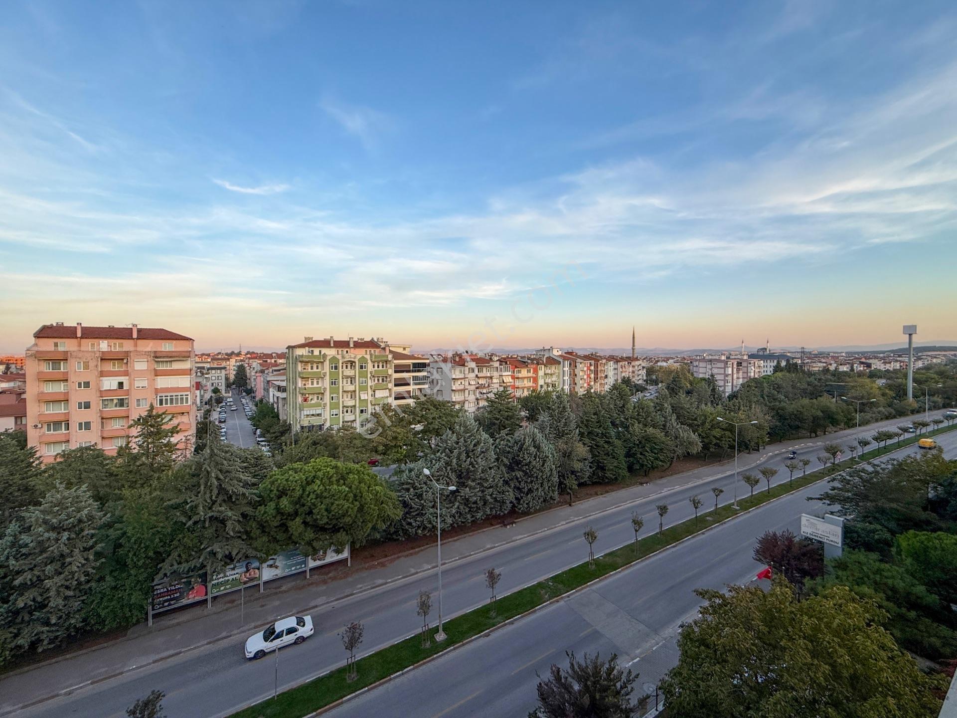 Yeni İzmir Cad Üzerinde Satılık Arakat 3+1 Daire — fotoğraf 13