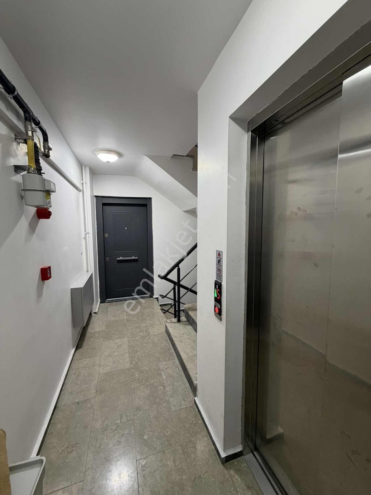 Re/max Fırtınadan Haznedarda Satılık Lüks 3+1 Daire — fotoğraf 5
