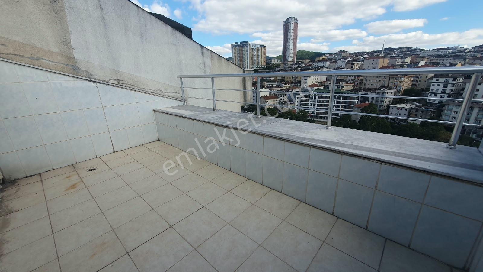 İçerenköy De Geniş Dubleks Çift Girişli Katta Tek 230 M2 Daire — fotoğraf 29