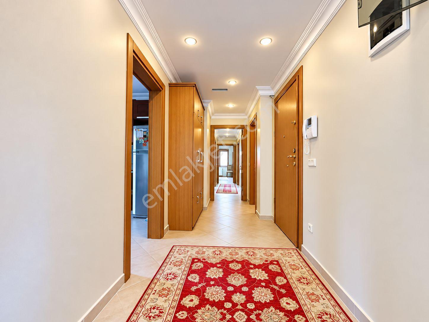 Erenköy Çobanyıldızı Sokakta Çift Balkonlu Ebeveyn Banyolu Geniş 4+1 — fotoğraf 12