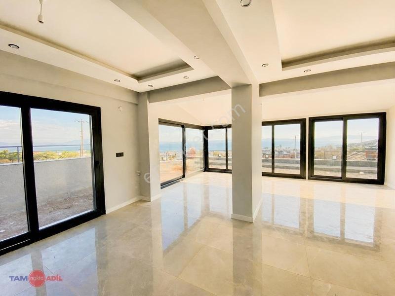 Çandarlıda Full Deniz Manzaralı 160m2 Bahçeli Ultra Lüks Villa — fotoğraf 17