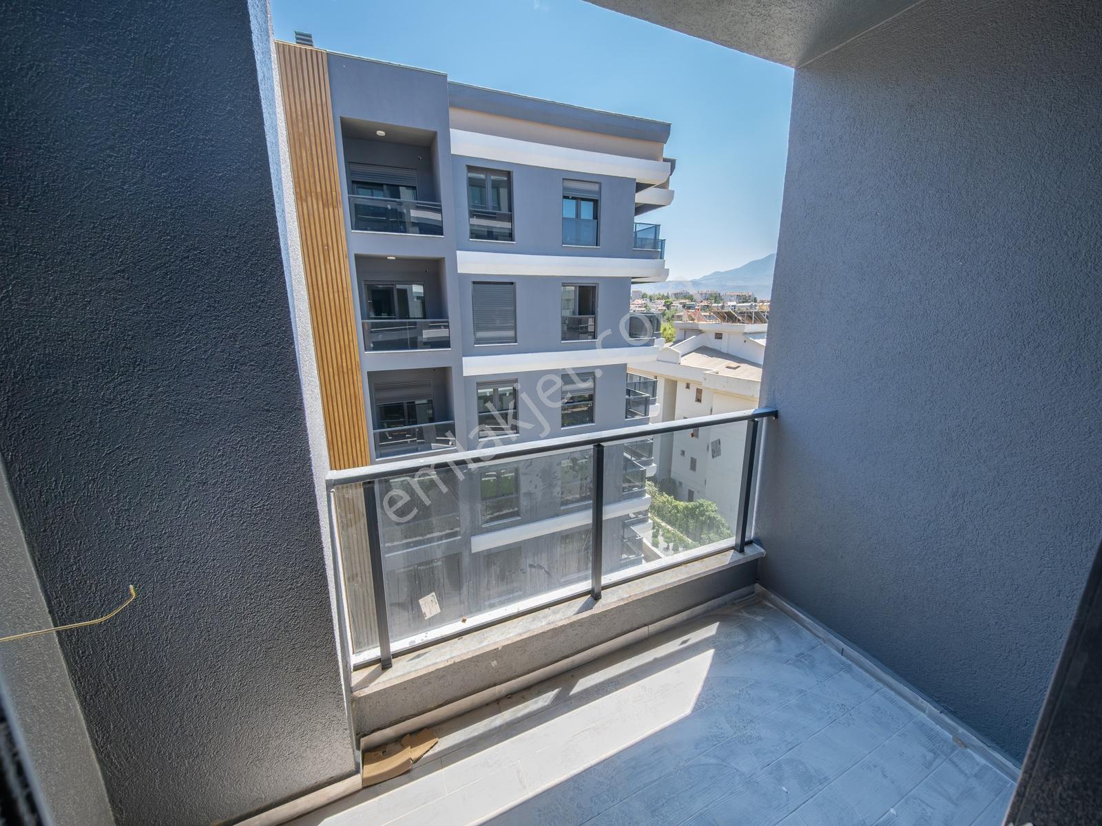 Bornova'da Yeni Binada Site İçerisinde Sıfır Satılık 3+1 Daire — fotoğraf 17