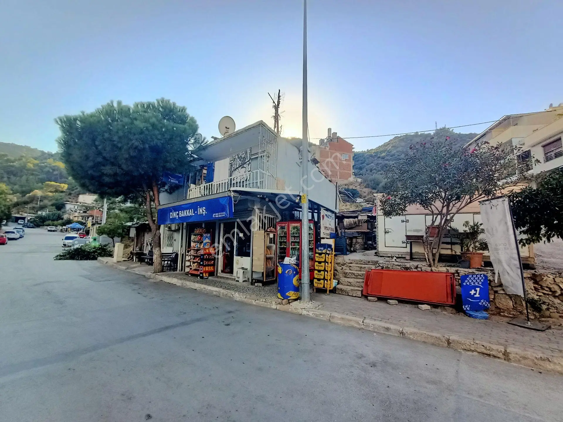Balçova Teleferik Mahallesinde Anayol Üzerinde 2 Daire + 1 Dükkan Komple Satılık Bina — fotoğraf 4