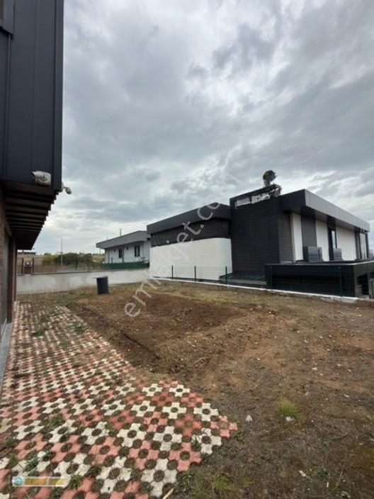 Karadağ Gayrimenkulden Nilüfer Özlüce'de 4 Katlı Sıfır Villa — fotoğraf 6