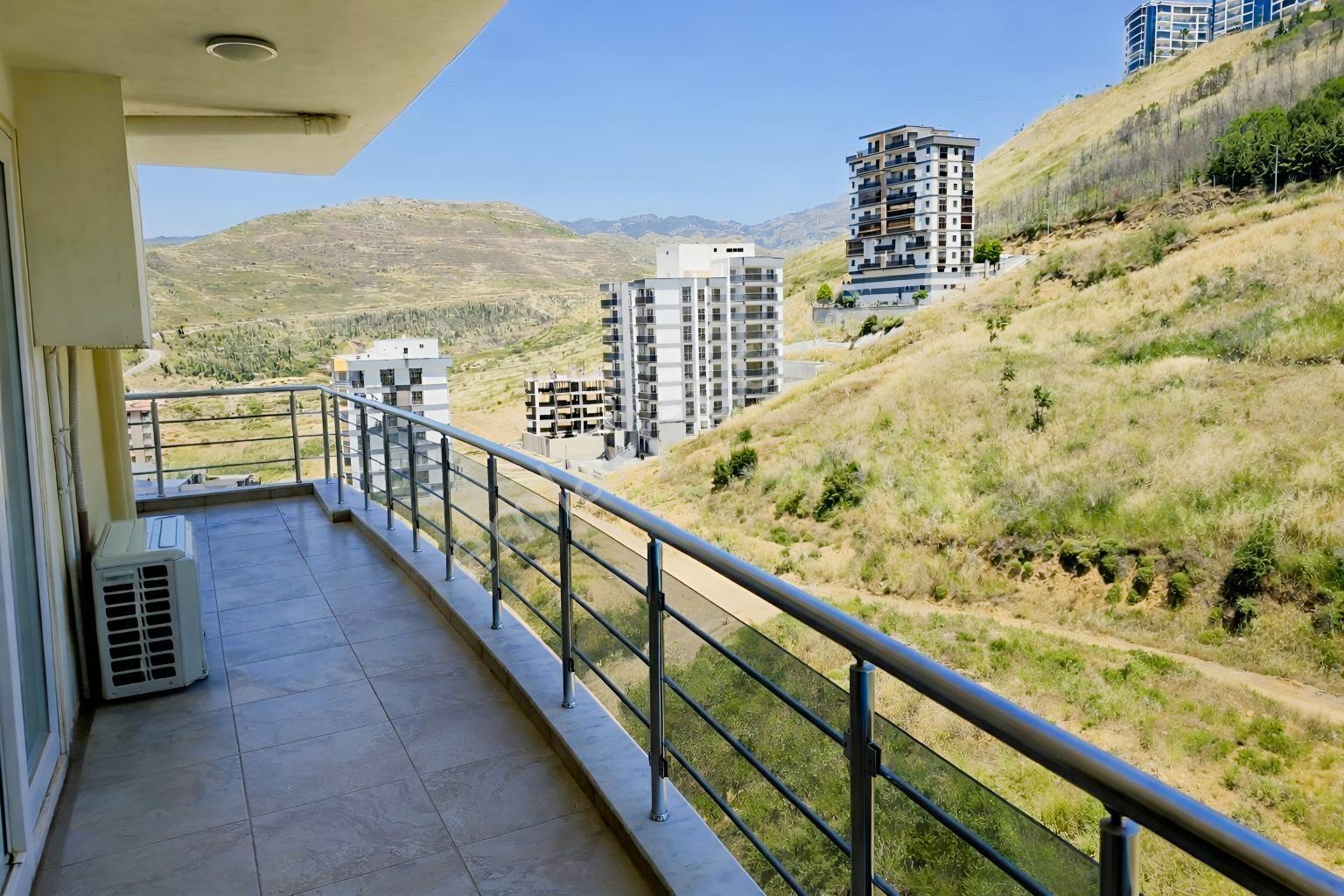 Körfez Mah Sağlam Zemin Ferah 180 M2 3+1 — fotoğraf 11