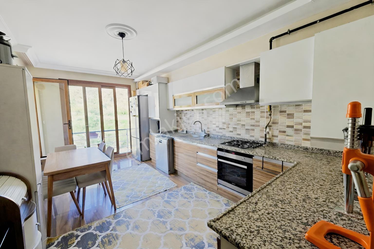 Körfez Mah Sağlam Zemin Ferah 180 M2 3+1 — fotoğraf 14