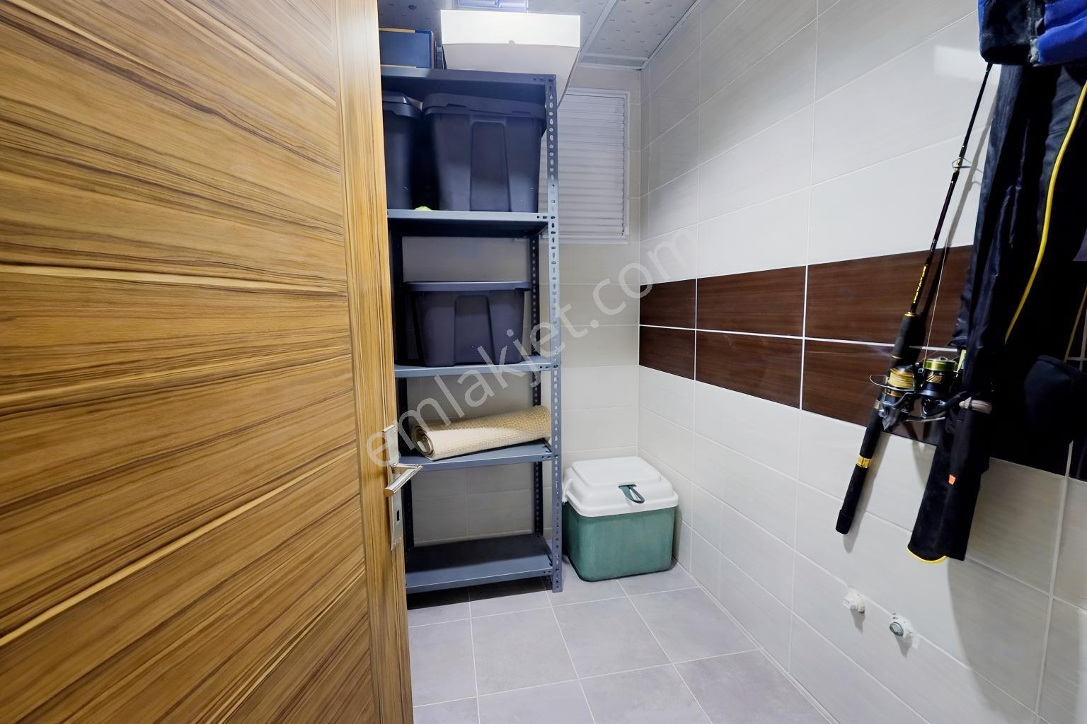 Körfez Mah Sağlam Zemin Ferah 180 M2 3+1 — fotoğraf 16