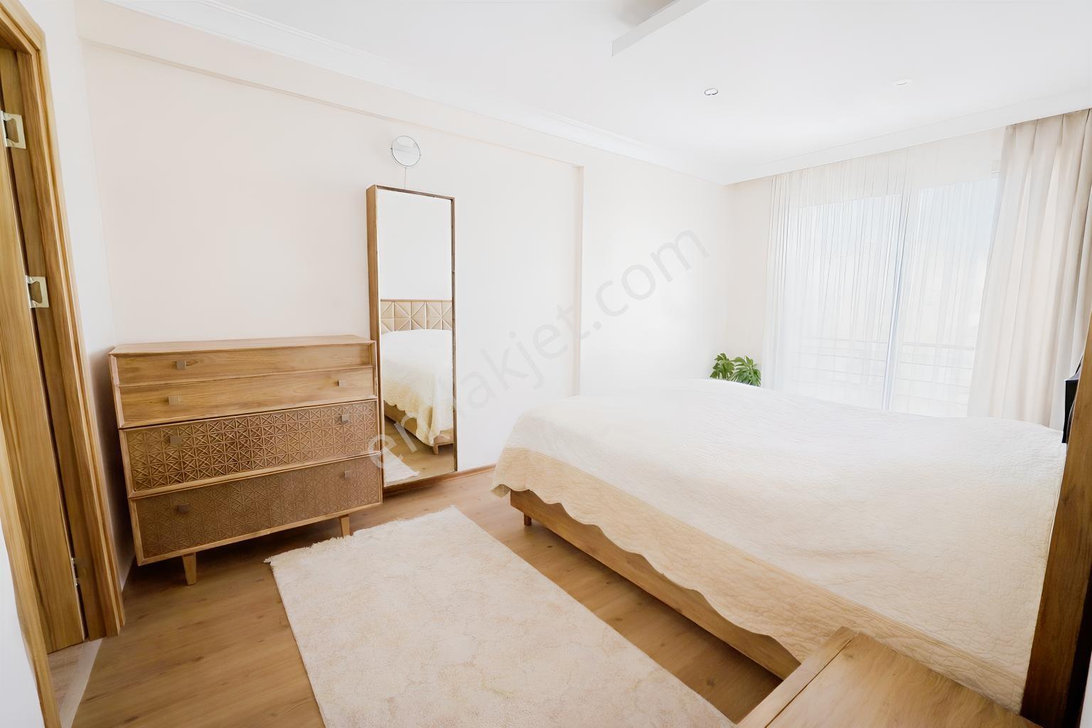 Körfez Mah Sağlam Zemin Ferah 180 M2 3+1 — fotoğraf 17