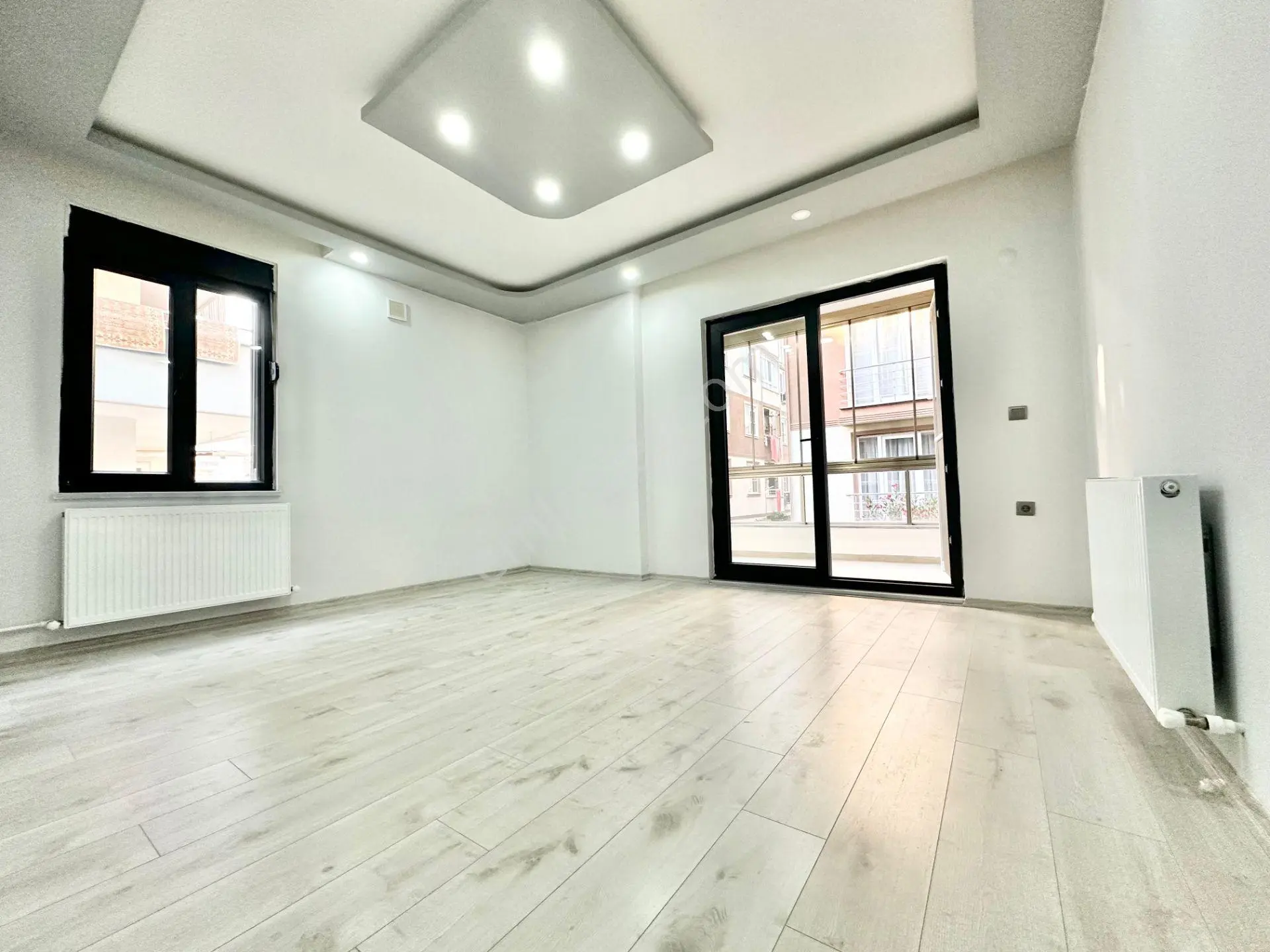 ꧁yetkili Ay Emlaktan꧂altınkum Pazar Sokağında Denize Sadece 200 Metre Kombili Satılık 2+1 Lüx Daire — fotoğraf 11