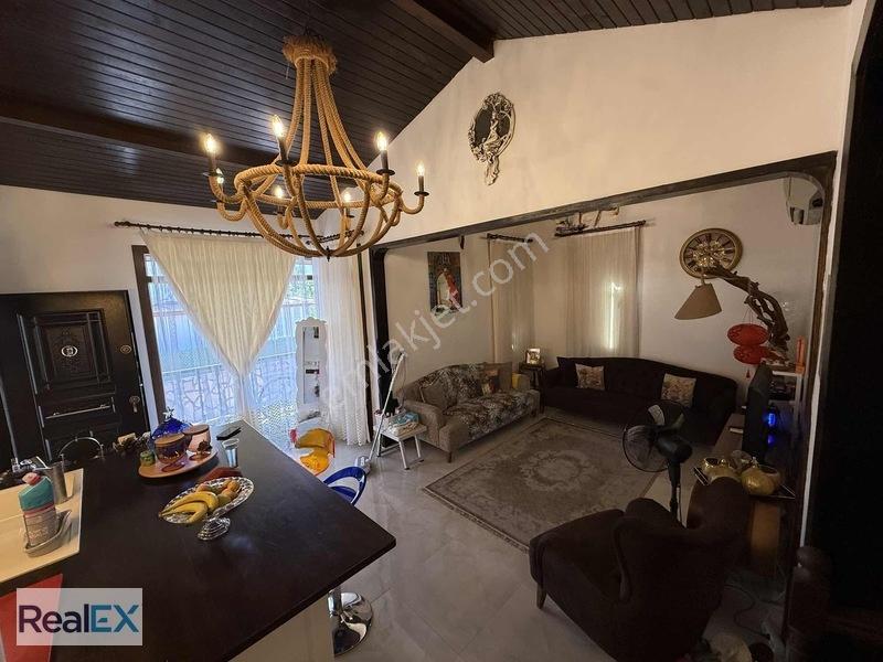 Sahile 2 Dk | Zemin Katta Odalı Tek Müstakil 3+1 — fotoğraf 10