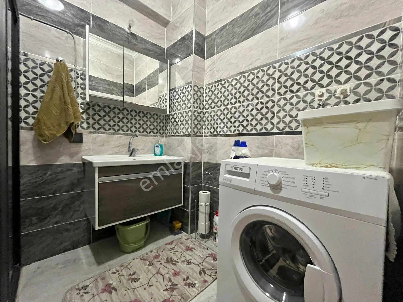 Güç'ten Akçay'da Haftanın Fırsatı Yüksek Kredili Ön Cephe Asansörlü Şık Satılık 1+1 Daire — fotoğraf 24