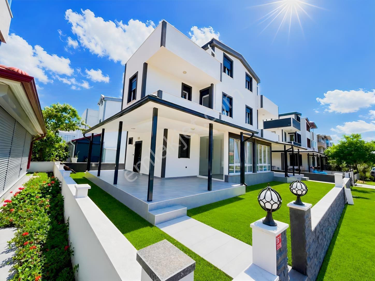 Dağlı !Gayrimenkul'Den 3+1 Denize 100 Metre Fırsat Villa !