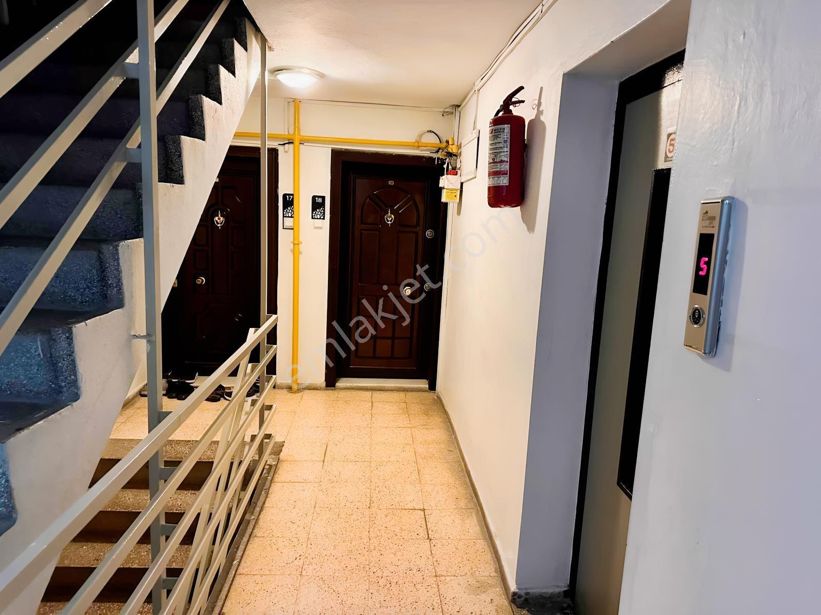 Bayraklı Osmangazi De Asansörlü Binada 3+1 Satılık Daire — fotoğraf 7