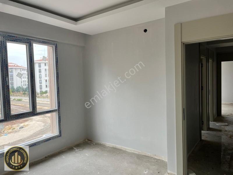 Üçkuyular Karakol Civarında Satılık Lüx 3+1 Daireler