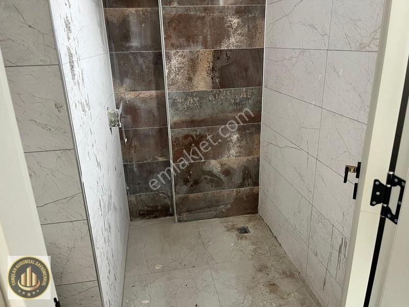 Üçkuyular Karakol Civarında Satılık Lüx 3+1 Daireler — fotoğraf 2