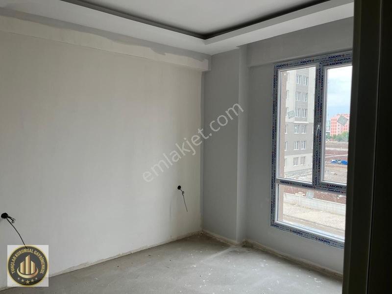 Üçkuyular Karakol Civarında Satılık Lüx 3+1 Daireler — fotoğraf 3
