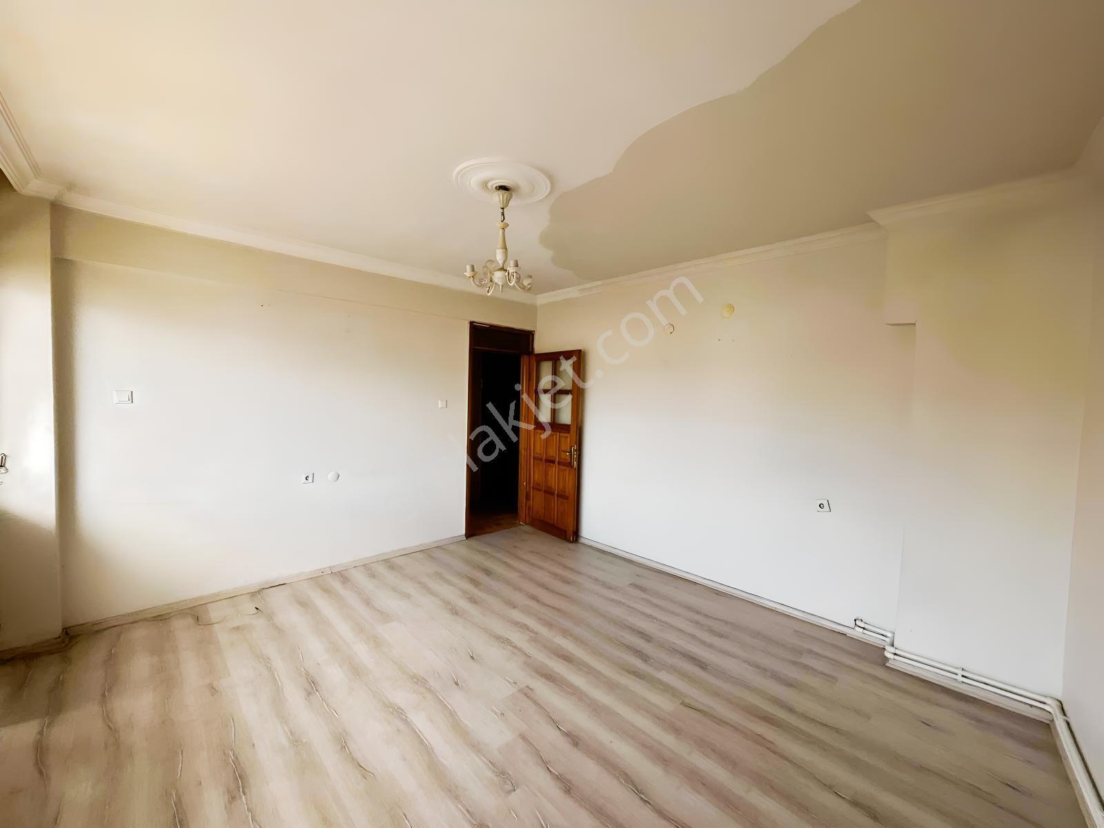 Sarıyer Mahallesi Satılık 2+1 100 M2 Daire — fotoğraf 2