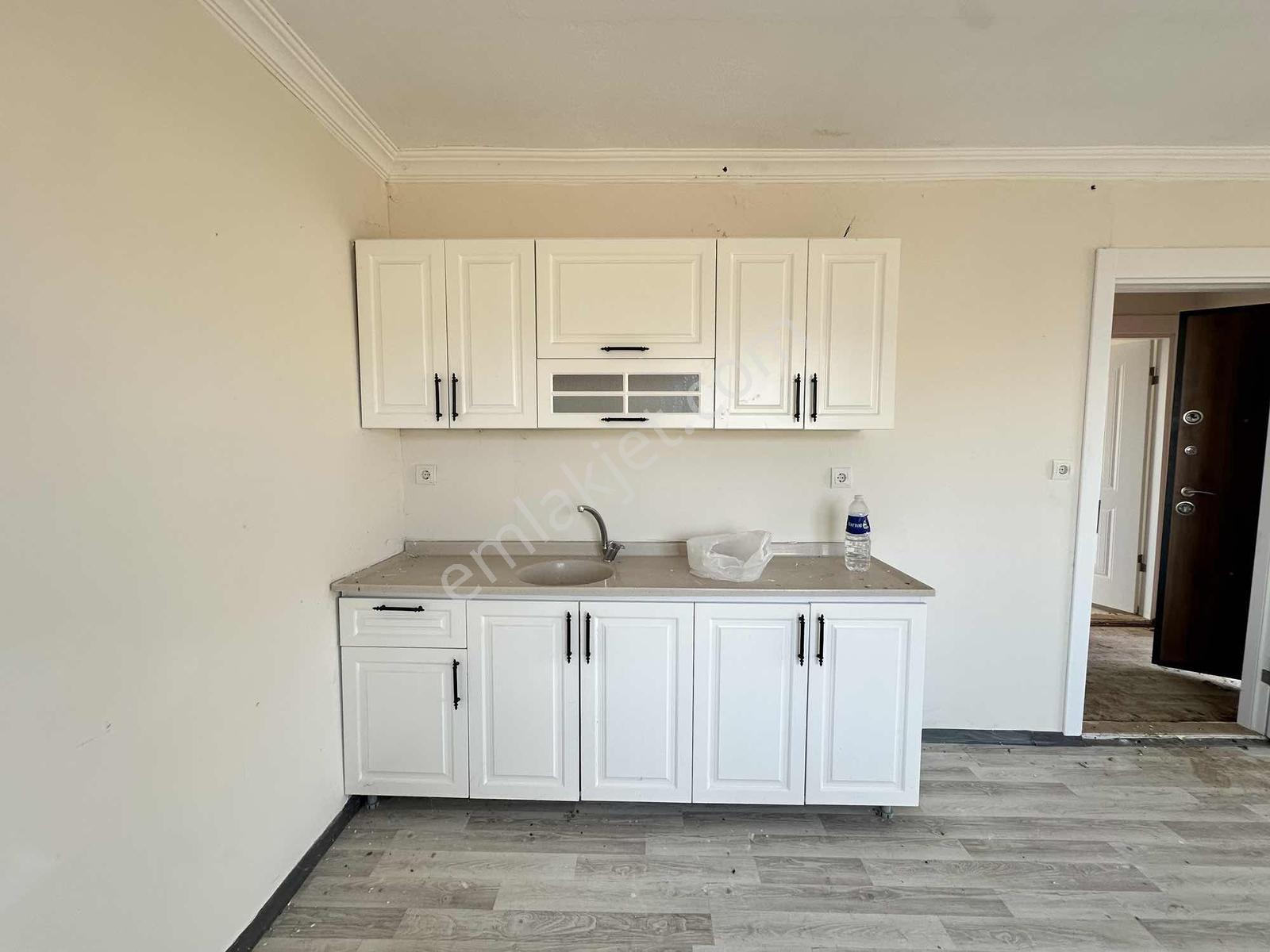 Çeşmelide 140 M² Arsa İçerisinde Geniş Verandalı 1+1 Satılık — fotoğraf 3