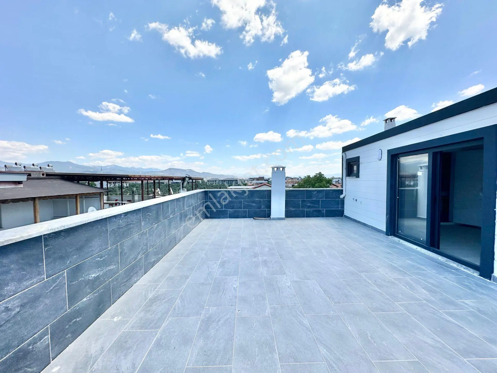 ꧁ay Emlaktan꧂akçay Güre Arasında Deniz Ve Kazdağı Manzaralı Çift Teraslı Satılık 2+1 Dublex Daire — fotoğraf 4