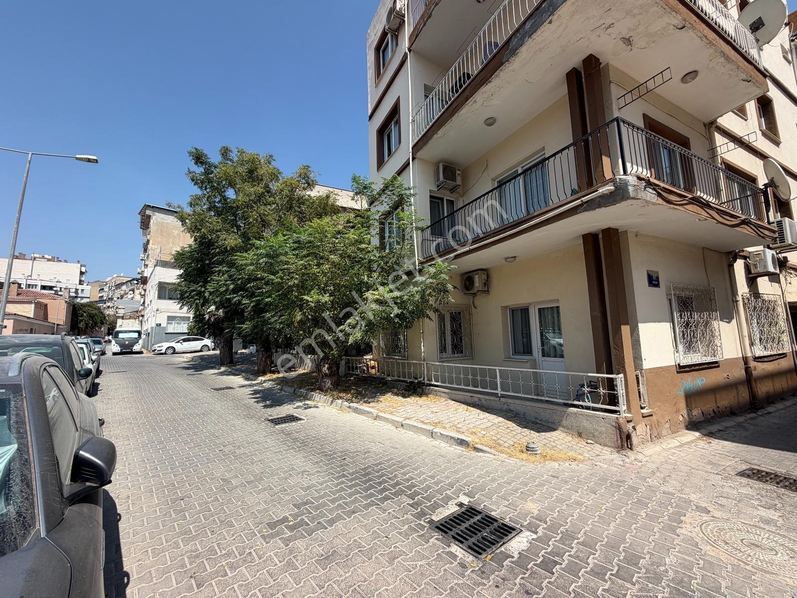 Bornova Erzene Mahallesi'nde Şehrin Merkezinde Satılık Arsa — fotoğraf 7