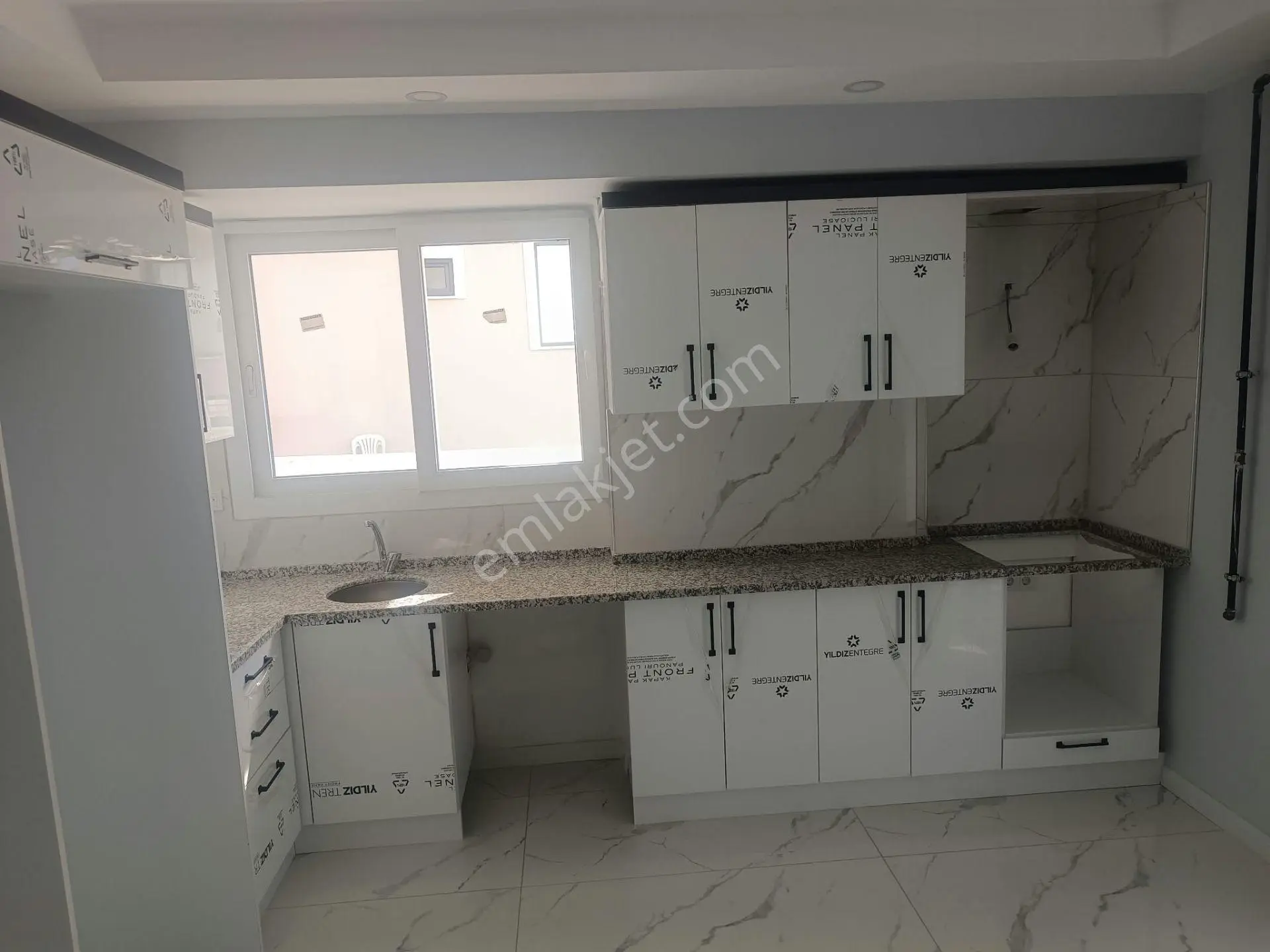 Yeni İnsaat Yeni 1+1 Satılık Daire — fotoğraf 2