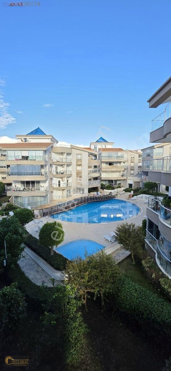Side Site İçerisinde Güvenlikli Havuz Manzaralı Satılık Yazlık