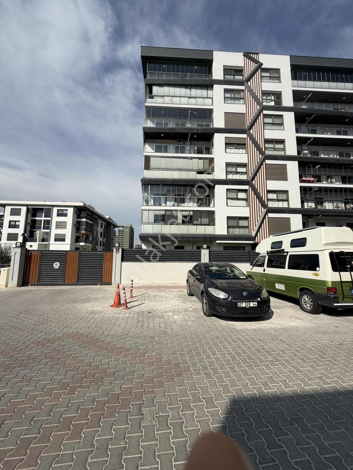 Ulukentte Satılık Daire 3+1 Lüks Site İçerisinde Havuzlu — fotoğraf 3