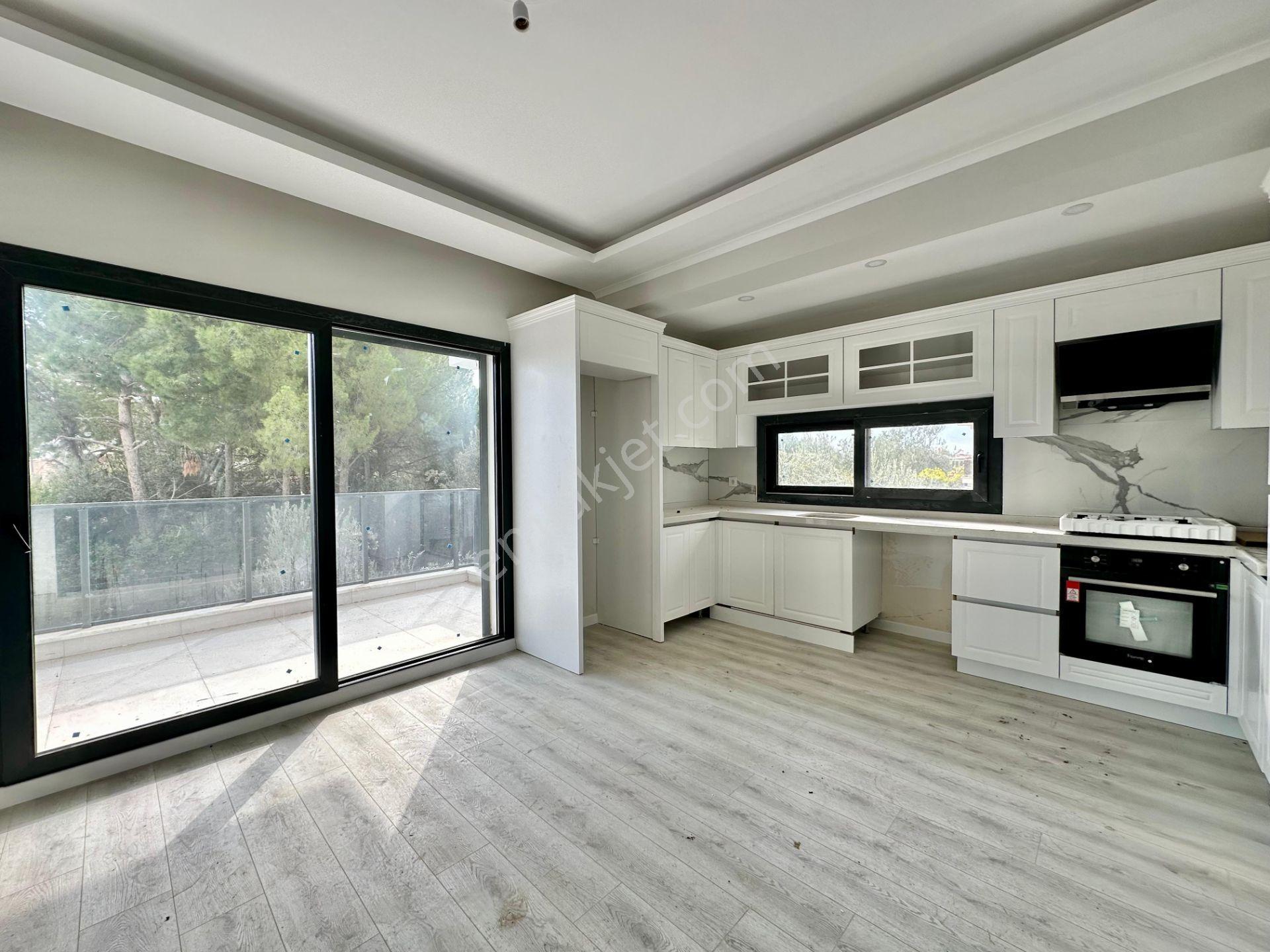 ꧁ay Emlaktan꧂küçükkuyu Mıhlı'da Butik Sitede Denize 300 M Deniz Gören Balkonlu Satılık 2+1 Daire — fotoğraf 7