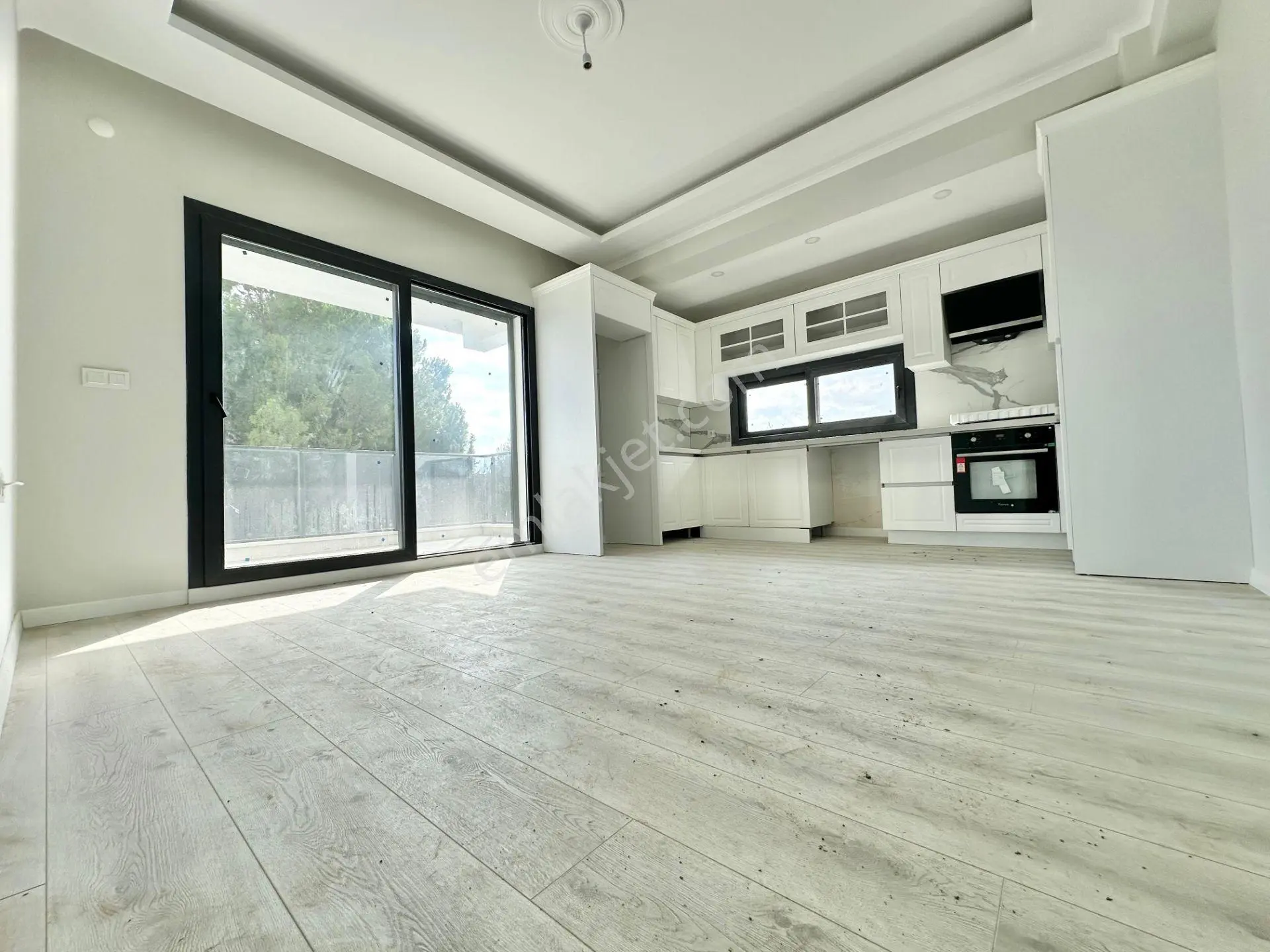꧁ay Emlaktan꧂küçükkuyu Mıhlı'da Butik Sitede Denize 300 M Deniz Gören Balkonlu Satılık 2+1 Daire — fotoğraf 11