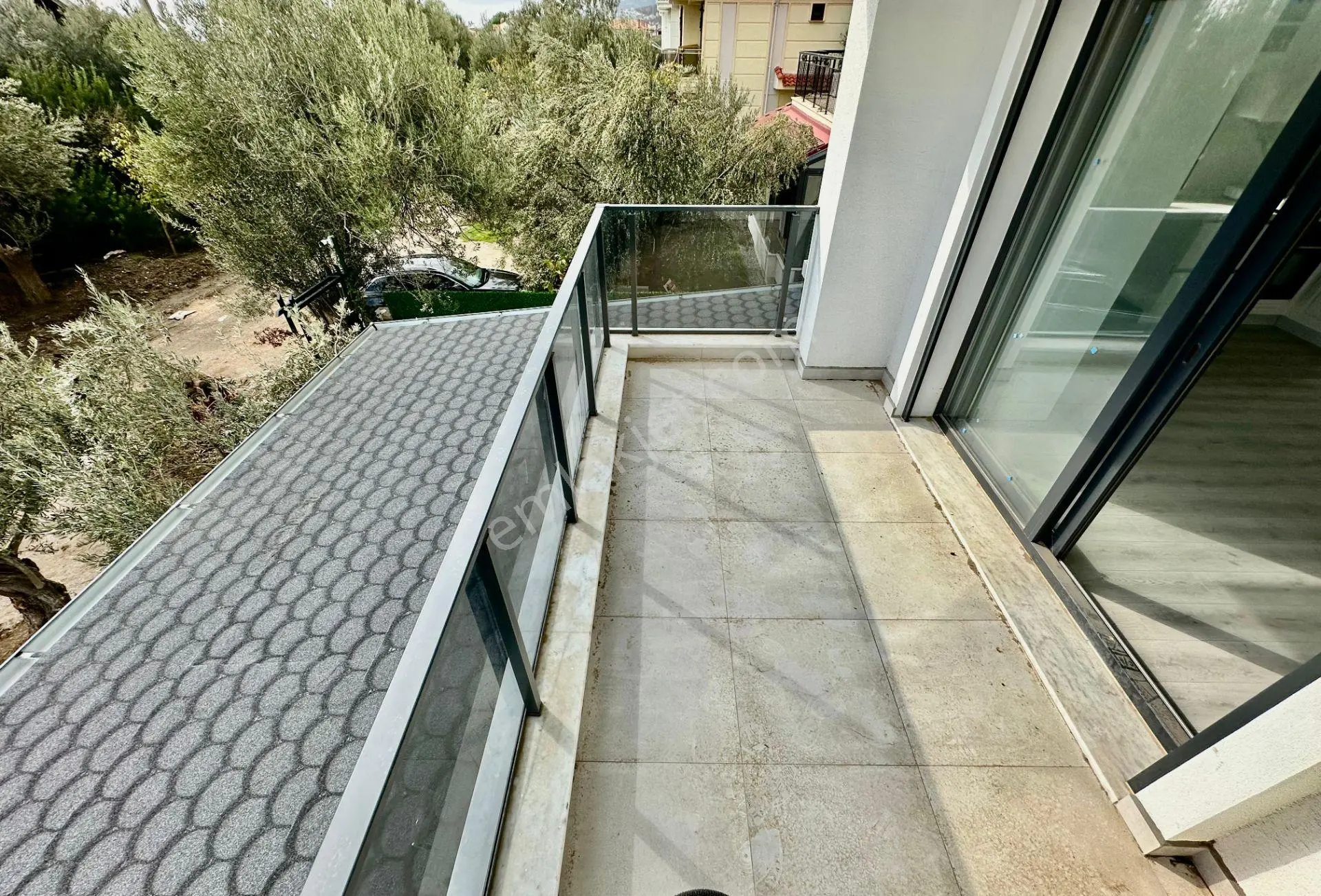 ꧁ay Emlaktan꧂küçükkuyu Mıhlı'da Butik Sitede Denize 300 M Deniz Gören Balkonlu Satılık 2+1 Daire — fotoğraf 13