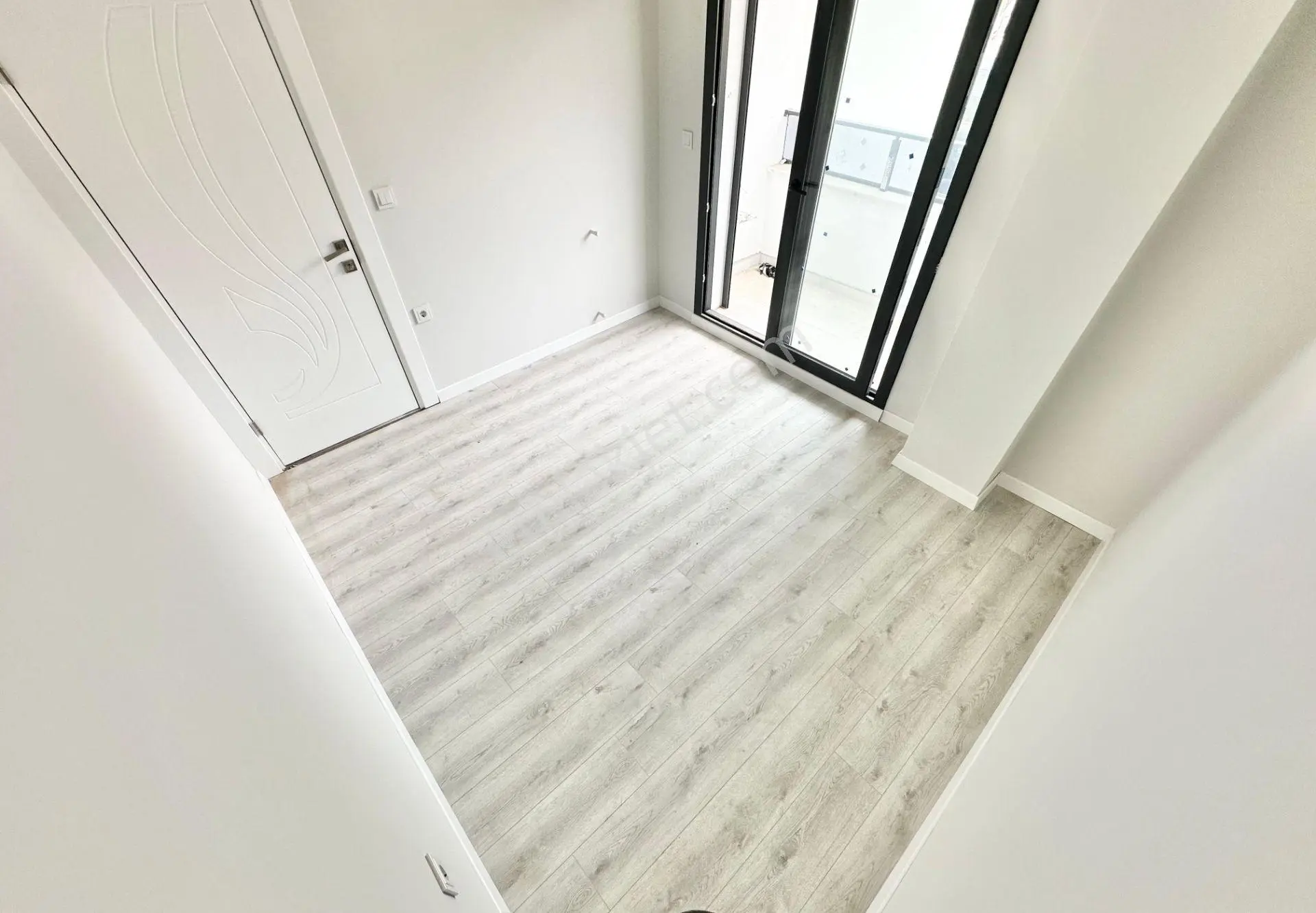 ꧁ay Emlaktan꧂küçükkuyu Mıhlı'da Butik Sitede Denize 300 M Deniz Gören Balkonlu Satılık 2+1 Daire — fotoğraf 18
