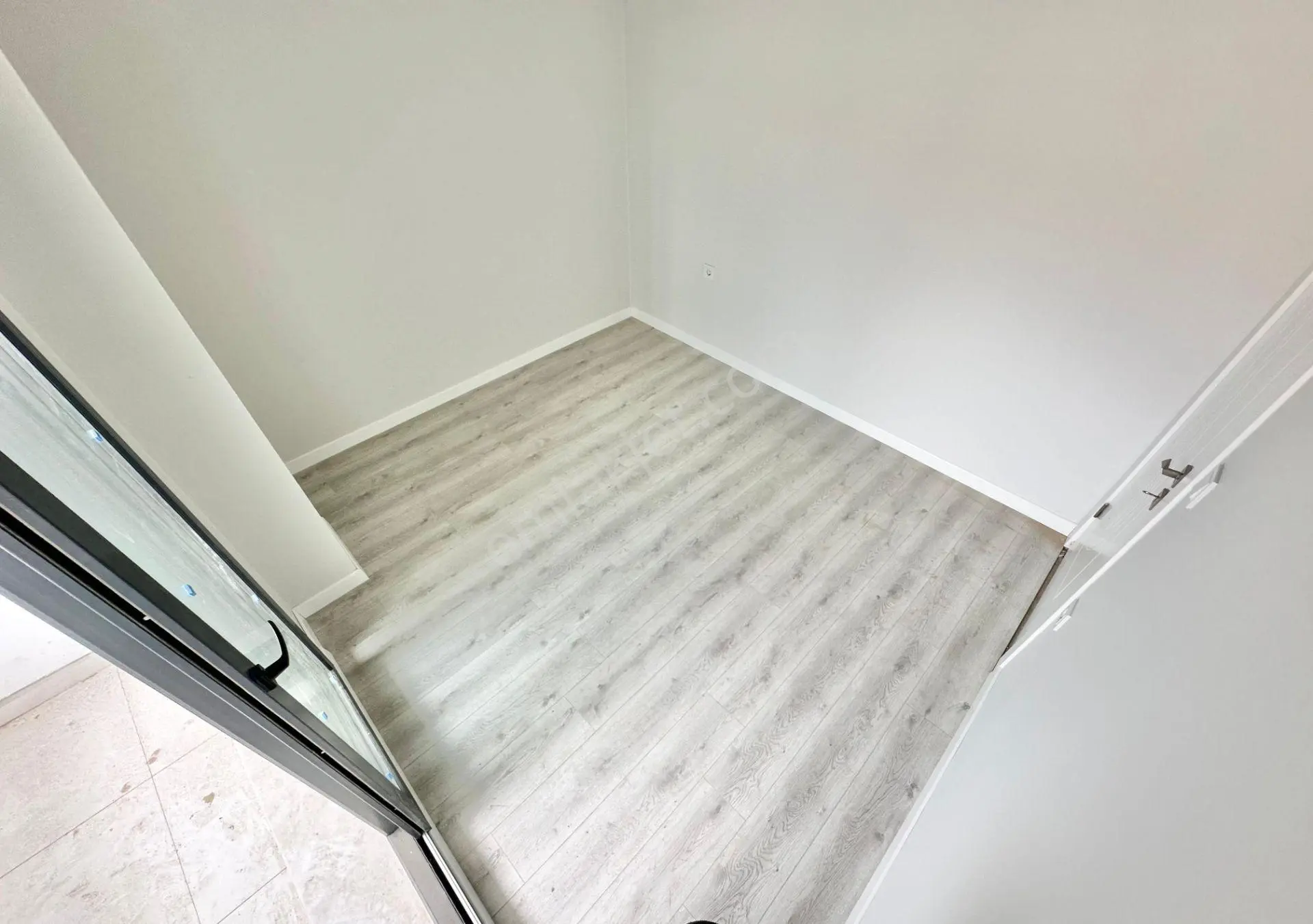 ꧁ay Emlaktan꧂küçükkuyu Mıhlı'da Butik Sitede Denize 300 M Deniz Gören Balkonlu Satılık 2+1 Daire — fotoğraf 19