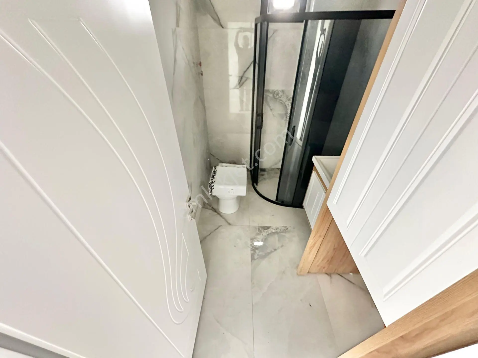 ꧁ay Emlaktan꧂küçükkuyu Mıhlı'da Butik Sitede Denize 300 M Deniz Gören Balkonlu Satılık 2+1 Daire — fotoğraf 24