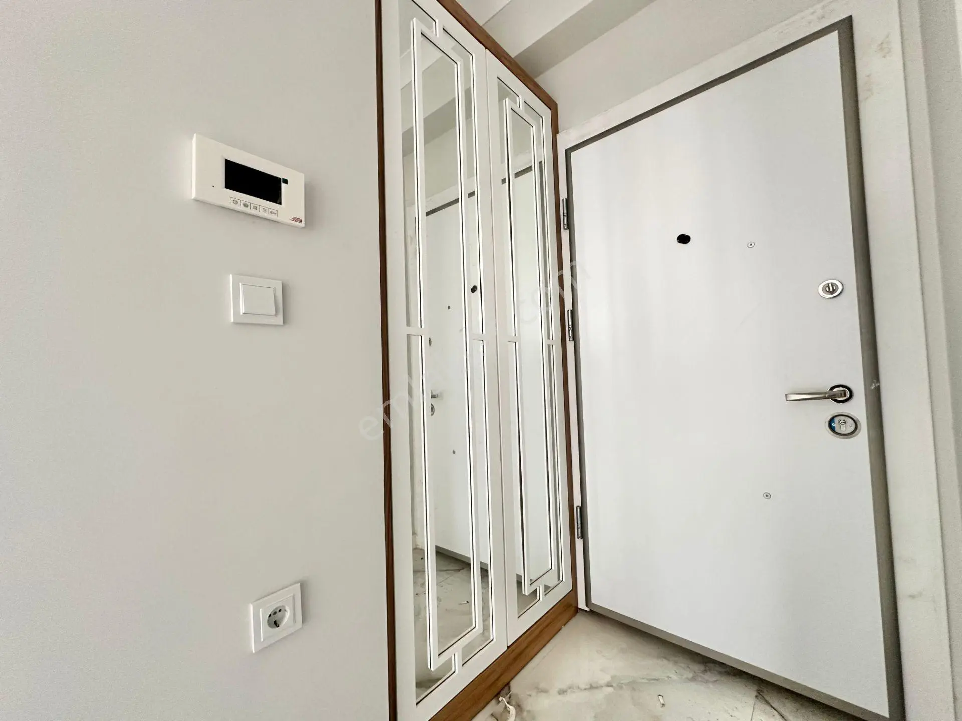 ꧁ay Emlaktan꧂küçükkuyu Mıhlı'da Butik Sitede Denize 300 M Deniz Gören Balkonlu Satılık 2+1 Daire — fotoğraf 32