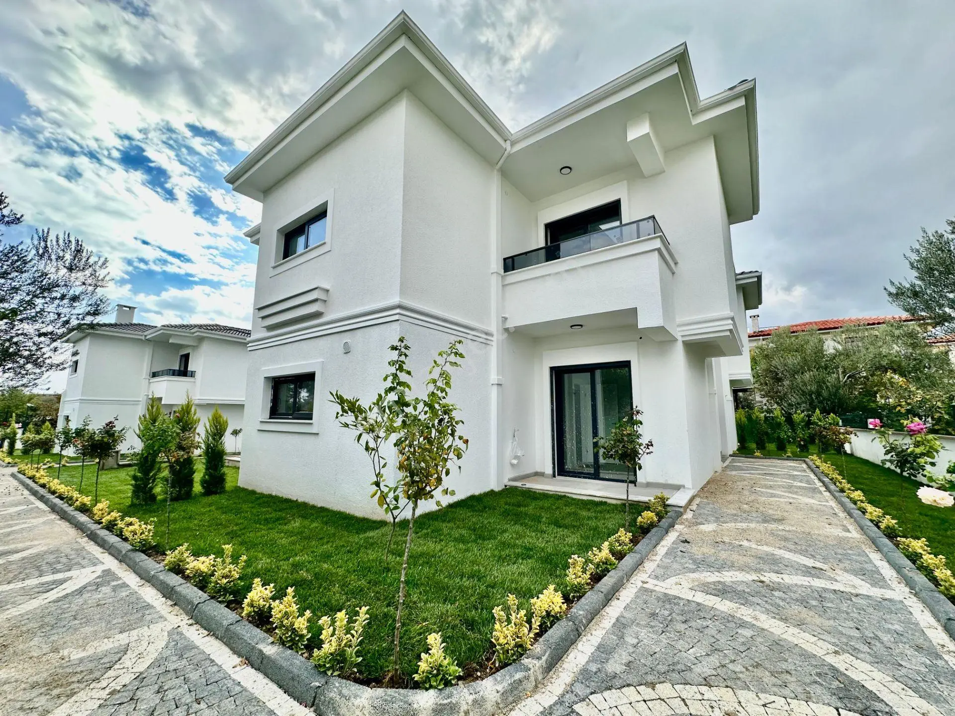 ꧁ay Emlaktan꧂küçükkuyu Mıhlı'da Butik Sitede Denize 300 M Deniz Gören Balkonlu Satılık 2+1 Daire — fotoğraf 33