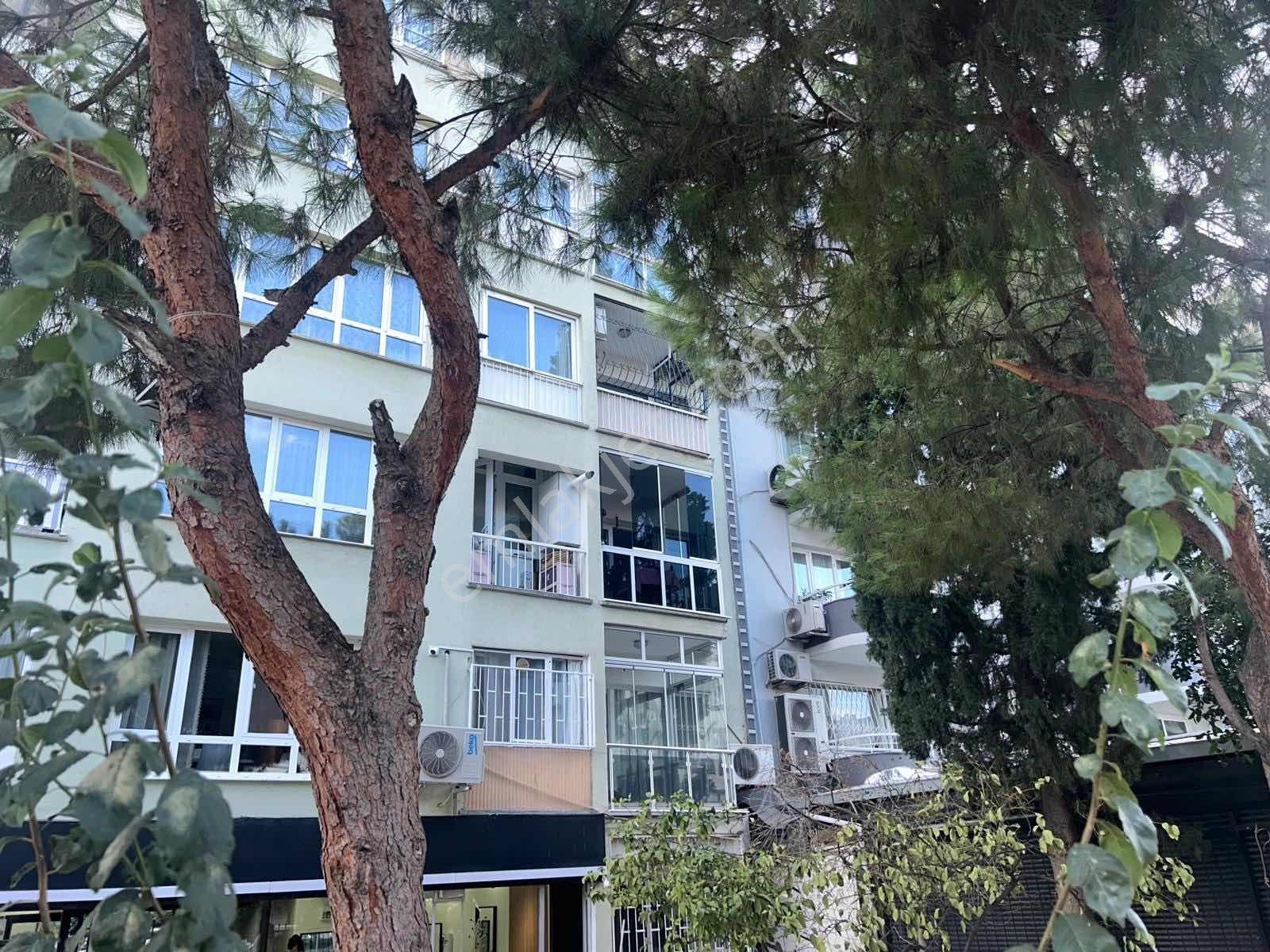 Karşıyaka Atatürk Bulvarı Üzerinde, Çift Cephe, Satlık Boş 3+1 — fotoğraf 2