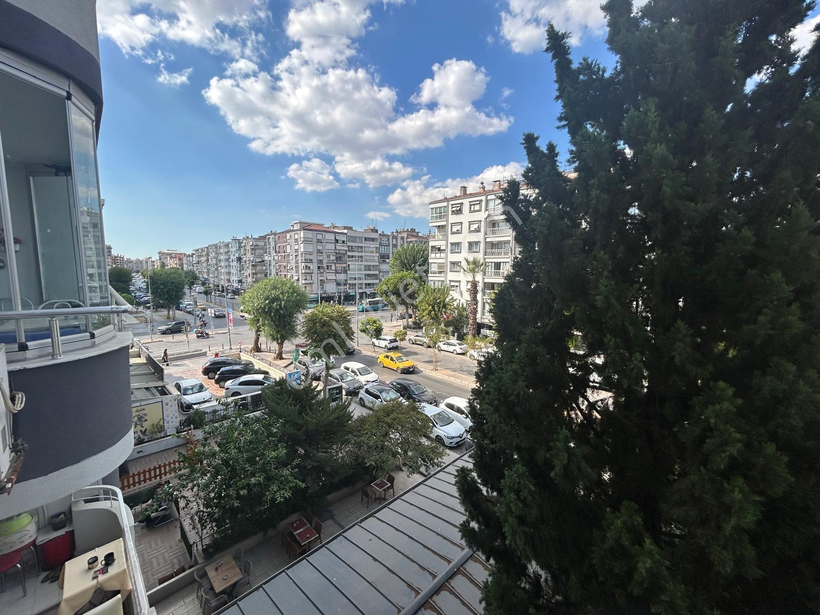 Karşıyaka Atatürk Bulvarı Üzerinde, Çift Cephe, Satlık Boş 3+1 — fotoğraf 4