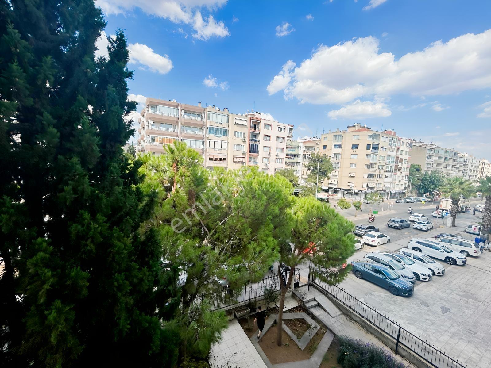 Karşıyaka Atatürk Bulvarı Üzerinde, Çift Cephe, Satlık Boş 3+1 — fotoğraf 5