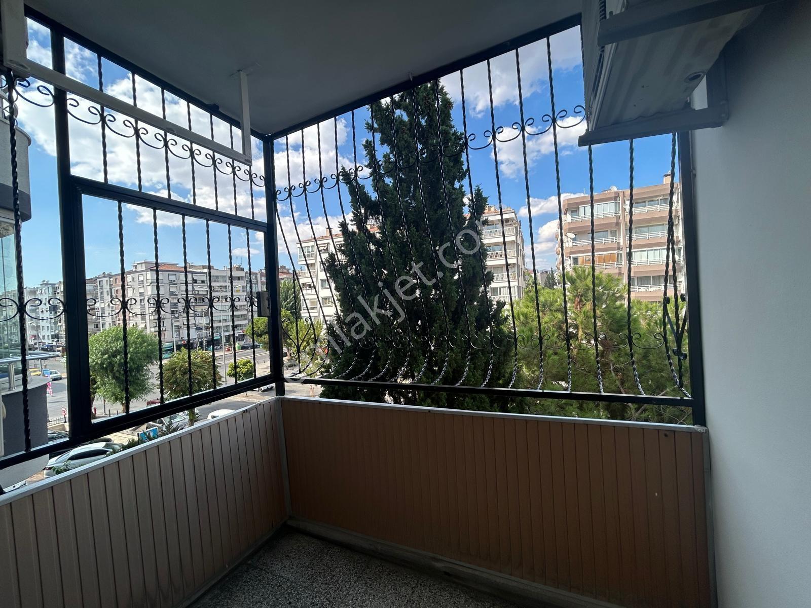 Karşıyaka Atatürk Bulvarı Üzerinde, Çift Cephe, Satlık Boş 3+1 — fotoğraf 9