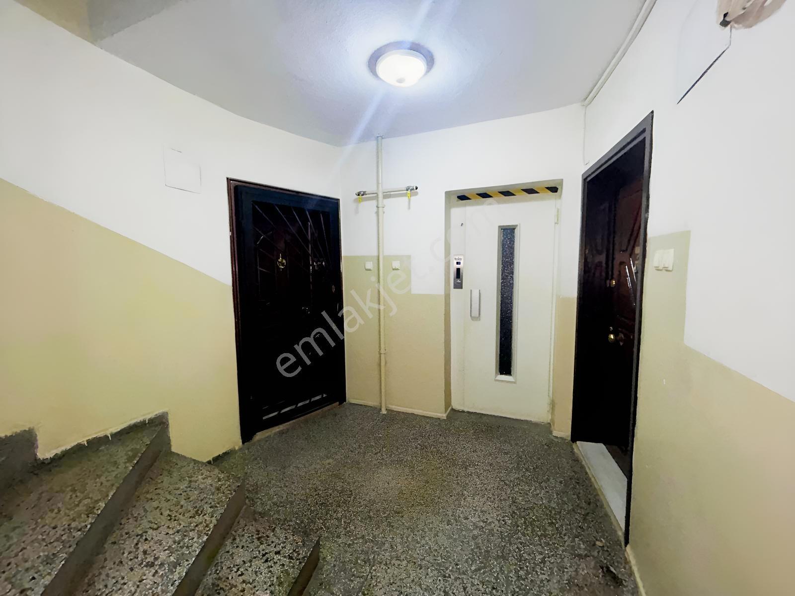 Karşıyaka Atatürk Bulvarı Üzerinde, Çift Cephe, Satlık Boş 3+1 — fotoğraf 23