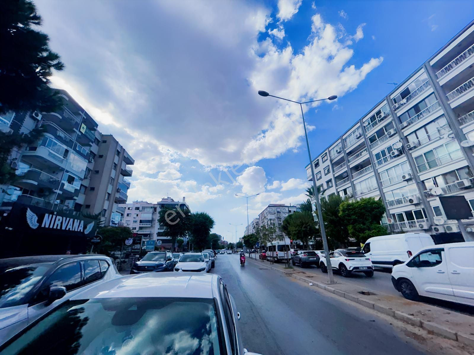 Karşıyaka Atatürk Bulvarı Üzerinde, Çift Cephe, Satlık Boş 3+1 — fotoğraf 26
