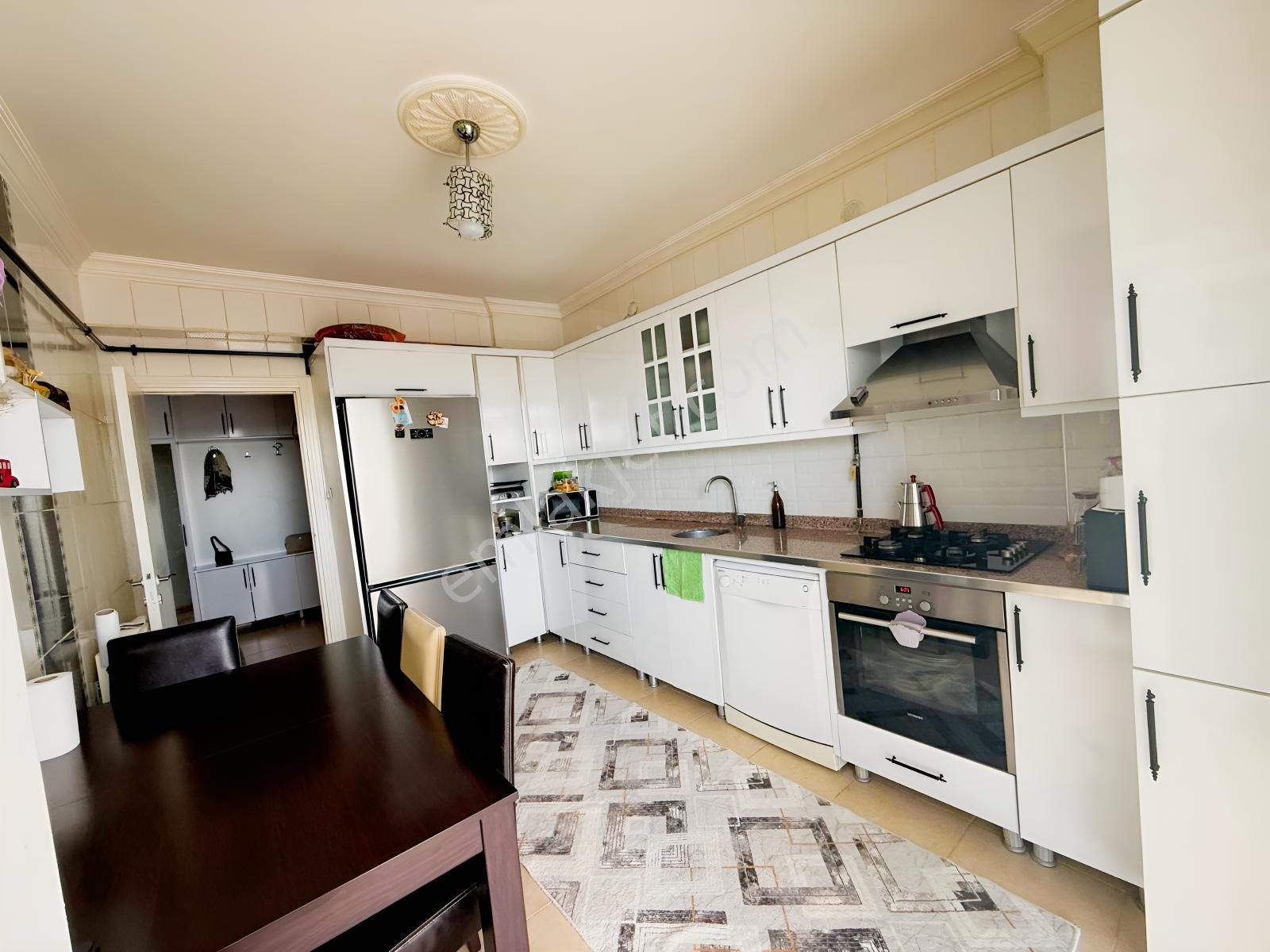 Millet Bahçesi Civarı Acil Satılık Bakımlı 3+1 Daire — fotoğraf 3